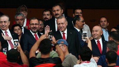 Cumhurbaşkanı Erdoğan, Milli Takımı yalnız bırakmadı