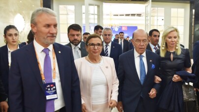 Dev zirveye İnegöl mobilyası damgası