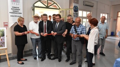 Edremit’te EDFOD karma fotoğraf sergisi açıldı