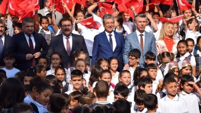 Edremit’te İlköğretim Haftası kutlandı