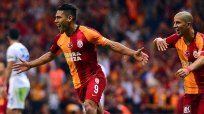 Falcao ilk maçında golle tanıştı