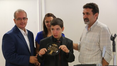 Fırçalar sesi oldu