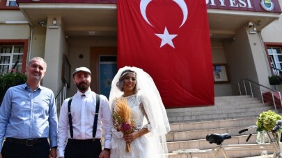 Gelin ile damattan bisikletli düğün konvoyu