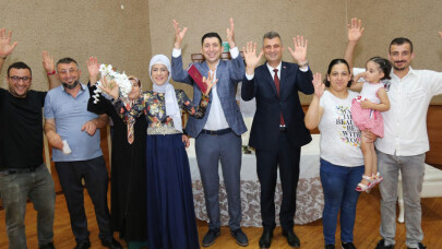 Başkan Sezer işitme engelli çiftin mutluluğuna ortak oldu