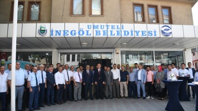 İnegöl Belediyesi’nden kırtasiye yardımı