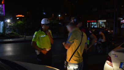 İstanbul'da polislerin değnekçi operasyonu