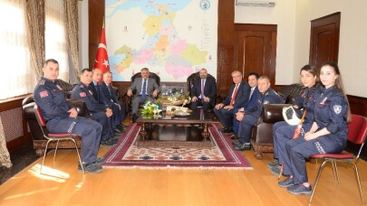 İtfaiyeciler Vali Yazıcı’yı ziyaret etti