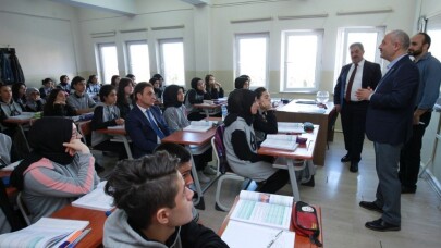 Kaymakam Güler ve Başkan Büyükgöz öğrencilerle buluştu