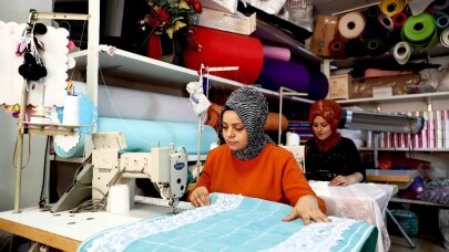 Marangozhaneyi çeyiz dükkanına çevirip, yetim kızların yardımına koştular