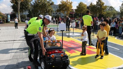 Mobil Trafik Eğitim tırına çocuklardan yoğun ilgi