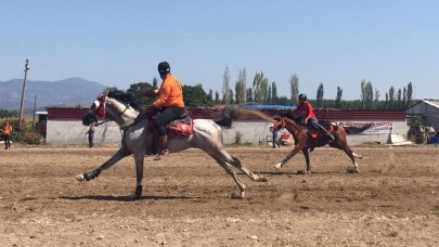 Sındırgı’da atlı cirit heyecanı sona erdi