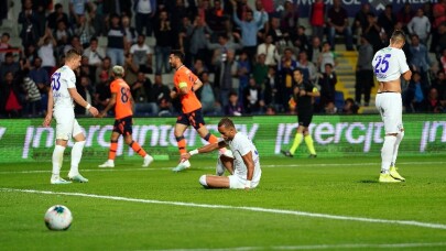 Süper Lig: Medipol Başakşehir: 2 - Çaykur Rizespor: 0 (İlk yarı)