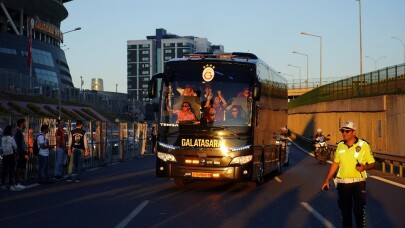 Takımlar stada ulaştı