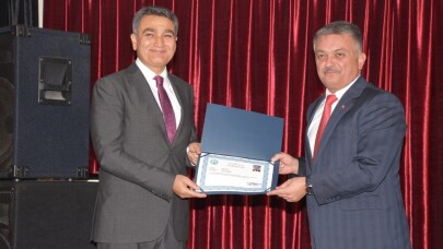 Vali Yazıcı’dan Müdür Zeybek’e veda yemeği