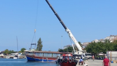 Yüzer restoran battı