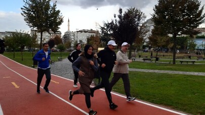 Zeytinburnu’nda yenilenen parklarda, ‘Sağlıklı Hayat Yürüyüşü’