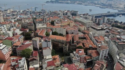 700 yıllık Ceneviz surlarının son durumu havadan görüntülendi