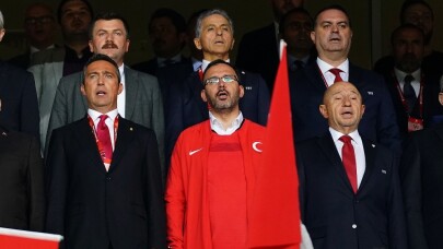 Bakan Kasapoğlu,  başkanlarla maçı takip etti