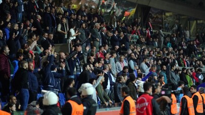 Başakşehir’de tribünler karıştı