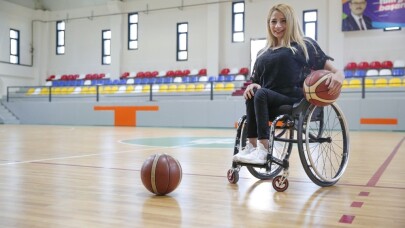 Başakşehirli Latife Selin Şahin, Avrupa’da forma giyecek ilk Türk kadın basketbolcu oldu