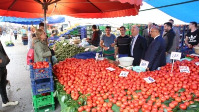 Başkan Bıyık, Pazar esnafını ziyaret etti