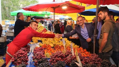 Başkan Çiftçi, pazar esnafı ve vatandaşlarla buluştu