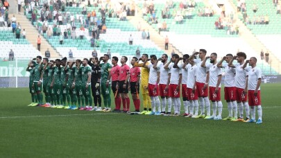 Bursaspor ve Ümraniyesporlu oyunculardan asker selamı