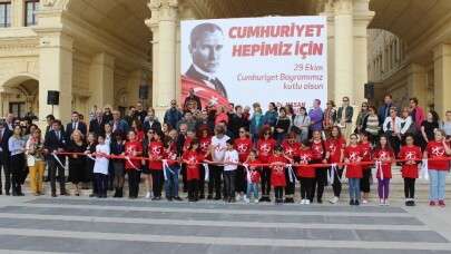 Cumhuriyet’in kurulmasında rol alan önemli isimler tuvale döküldü