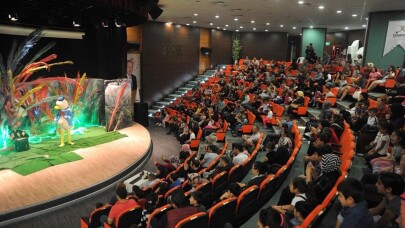 Darıcalı çocuklar ‘Yaramaz Tilki’yle eğlendi