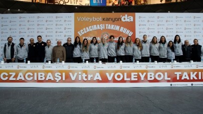 Eczacıbaşı VitrA, Kanyon’da voleybolseverlerle buluştu