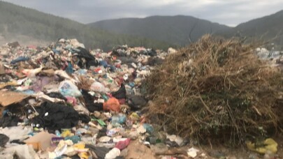 Erdek Belediyesi’nin çöp yasağına uymadığı iddia ediliyor