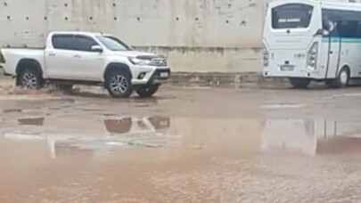 Erdek otogarı yağmur sonrası göle döndü