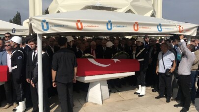 Eski bakanlar Ali Topuz ve Orhan Birgit son yolculuklarına uğurlandı