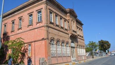 Eski Vergi Dairesi binası Ayvalık Belediyesi’ne verildi