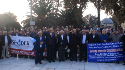 Eyüpsultan Camisi’nde vatandaşlardan Mehmetçik için dua