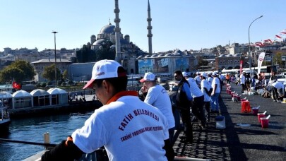 Galata Köprüsü’nde balık tutma yarışması