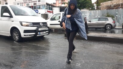 Gece boyunca etkili olan sağanak yağmur sabah da devam etti