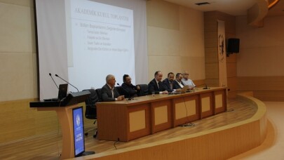 İlahiyat Fakültesi Akademik kurul toplantısı gerçekleştirildi