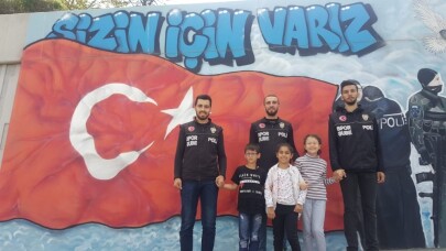 İstanbul Emniyet Müdürü Çalışkan, öğrencilerin hayallerini gerçekleştirdi