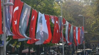 İzmit Türk bayrakları ile donatıldı