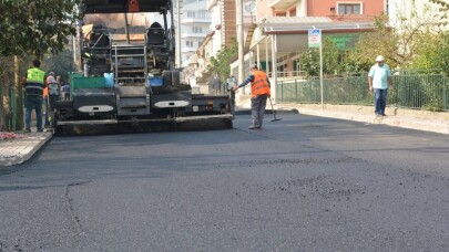 İzmit’te asfalt seferberliği hız kesmeden devam ediyor
