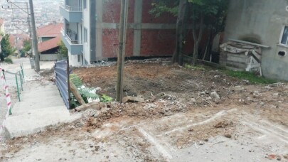İzmit’te metruk binalar yıkılmaya devam ediyor