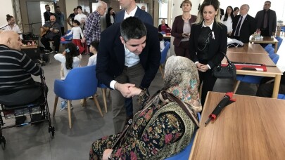 Kartal Belediyesi Yaşlı Bakım ve Huzurevi sakinleri Cumhuriyet coşkusunu kreş öğrencileriyle yaşadı