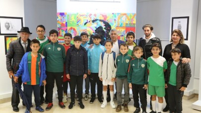 Maltepe’de minik futbolculardan resim sergisi