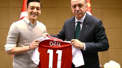 Mesut Özil: "Kiminle fotoğraf çektireceğime karar vermekte özgürüm"