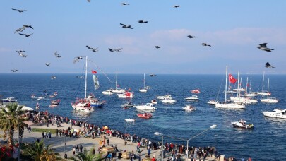 Mudanya’daki Cumhuriyet coşkusu denize yansıdı