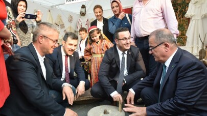 Mustafakemalpaşa’nın yöresel ürünleri festivalde sergilendi