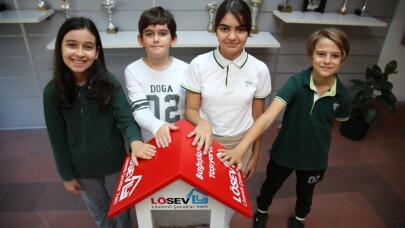 Öğrenciler lösemili çocuklara destek için el ele verdi