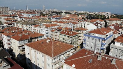 (Özel) Avcılar’da birçok vatandaş hasarlı evlerinden taşınıyor