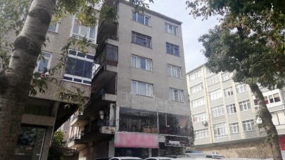 (Özel) Avcılar’da yan yatan bina mühürlendi